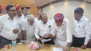 श्रीडूंगरगढ़ में जनसुनवाई के दौरान बार संघ ने कैबिनेट मंत्री को सौंपा ज्ञापन, न्यायिक सुविधाओं की उठाई मांग