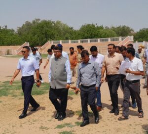 जिला कलक्टर, डीआरएम और पुलिस अधीक्षक ने योग दिवस समारोह के मद्देनजर किया स्टेडियम परिसर का निरीक्षण