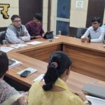 जिला कलेक्टर ने वीडियो कॉन्फ्रेंस के माध्यम से की शहरी और ग्रामीण सेवा शिविरों की प्रगति समीक्षा