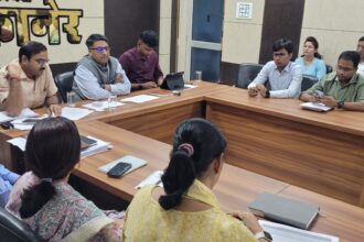 जिला कलेक्टर ने वीडियो कॉन्फ्रेंस के माध्यम से की शहरी और ग्रामीण सेवा शिविरों की प्रगति समीक्षा