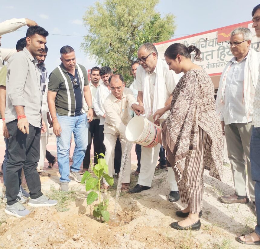 जिला परिषद की मुख्य कार्यकारी अधिकारी ने किया ग्रामीण सेवा शिविर का अवलोकन