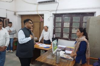 जिला कलेक्टर निशांत जैन ने जिला परिषद कार्यालय का किया निरीक्षण, समयबद्ध कार्य निष्पादन के दिए निर्देश