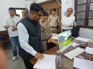 जिला कलेक्टर निशांत जैन ने जिला परिषद कार्यालय का किया निरीक्षण, समयबद्ध कार्य निष्पादन के दिए निर्देश