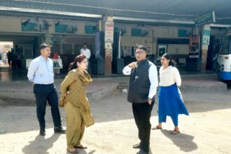 जिला कलेक्टर ने केंद्रीय बस स्टैंड का किया निरीक्षण, साफ-सफाई व्यवस्था में सुधार के दिए निर्देश