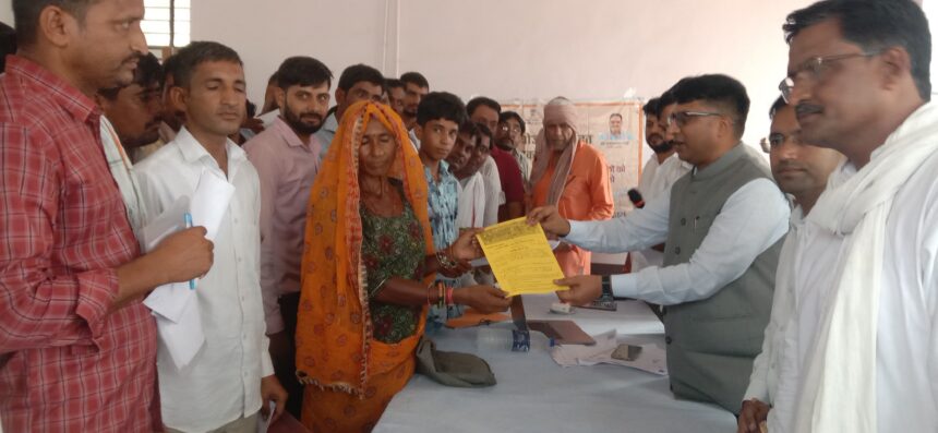 छत्तरगढ़ क्षेत्र के दौरे पर रहे जिला कलक्टर, विभिन्न कार्यालयों और ग्रामीण सेवा शिविर का किया निरीक्षण