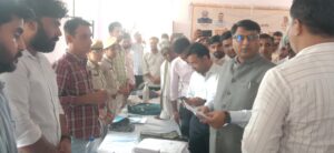 छत्तरगढ़ क्षेत्र के दौरे पर रहे जिला कलक्टर, विभिन्न कार्यालयों और ग्रामीण सेवा शिविर का किया निरीक्षण