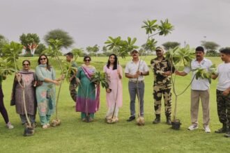एक पेड़ मां के नाम' अभियान के तहत बीएसएफ जवानों संग रोटरी अप्राइज़ ने 200 से अधिक पौधारोपण कर लिया हरियाली का संकल्प
