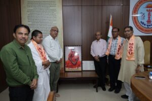 नव-निर्मित भवनों में ऋषि-मुनियों एवं संत विभूतियों के चित्र एवं जीवनियां स्थापित