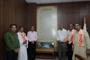 नव-निर्मित भवनों में ऋषि-मुनियों एवं संत विभूतियों के चित्र एवं जीवनियां स्थापित