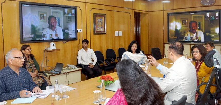 पीएम कुसुम, सूर्य घर योजना और दिवस कालीन विद्युत आपूर्ति की प्रगति की मुख्य सचिव ने की समीक्षा