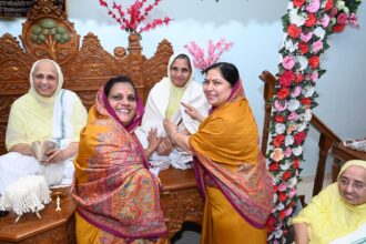 गाजे-बाजे के साथ 3 जैन साध्वियों का भव्य नगर प्रवेश, धर्मसभा में गुरु भक्ति व चातुर्मास का दिया संदेश