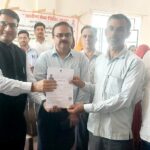 प्रभारी सचिव और जिला कलेक्टर ने कुंतासर में ग्रामीण सेवा शिविर का किया निरीक्षण
