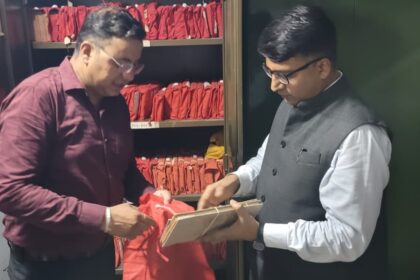जिला कलक्टर ने राजस्थान प्राच्य विद्या प्रतिष्ठान का किया अवलोकन