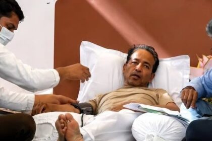 20 दिन के अनशन के बाद सोनम वांगचुक अस्पताल में भर्ती, इलाज लेने से किया इनकार