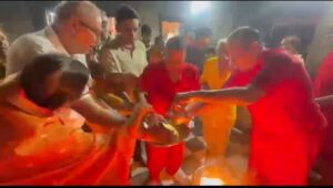 सम्पूर्ण भारत में ख्याति प्राप्त पुनरासर हनुमान जी मन्दिर में चढ़ाया चांदी का छत्र,बडी संख्या में भक्त जन हुए इस उत्सव में शामिल
