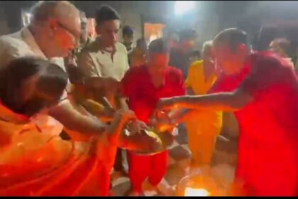 सम्पूर्ण भारत में ख्याति प्राप्त पुनरासर हनुमान जी मन्दिर में चढ़ाया चांदी का छत्र,बडी संख्या में भक्त जन हुए इस उत्सव में शामिल