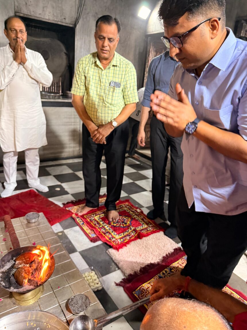 बीकानेर कलेक्टर निशांत जैन ने पुनरासर PHC का निरीक्षण किया, हनुमानजी मंदिर में किए दर्शन