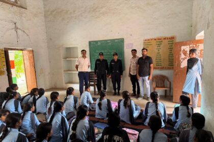 कालिका पेट्रोलिंग यूनिट ने छात्राओं को सुरक्षा और आत्मरक्षा के प्रति किया जागरूक