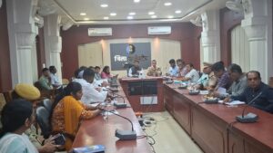 जिला कलेक्टर की अध्यक्षता में सड़क सुरक्षा समिति की मासिक बैठक, सड़क सुरक्षा को लेकर लिए गए कई अहम निर्णय