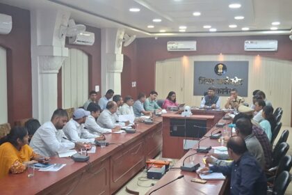 जिला कलेक्टर की अध्यक्षता में सड़क सुरक्षा समिति की मासिक बैठक, सड़क सुरक्षा को लेकर लिए गए कई अहम निर्णय