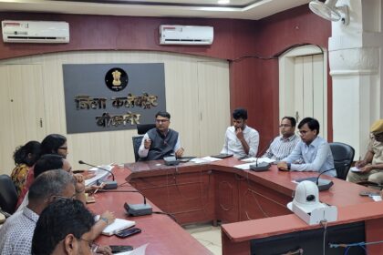 स्वतंत्रता दिवस समारोहः जिला कलक्टर ने की तैयारियों की समीक्षा, पूर्ण गंभीरता और समयबद्धता से कार्य करने के दिए निर्देश