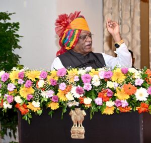 लोकभवन में विशेष दीक्षांत समारोह: राज्यपाल हरिभाऊ बागडे ने विजया राहटकर और अच्युत सामंत को विद्यावाचस्पति की मानद उपाधि से सम्मानित किया