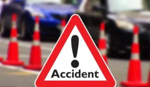 कार और ट्रक की आमने-सामने भिड़ंत, 1 युवक की मौत