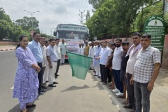 कृषि विभाग (आत्मा) : 40 प्रगतिशील किसानों का दल अंतरराज्यीय कृषक भ्रमण के लिए उत्तर प्रदेश रवाना