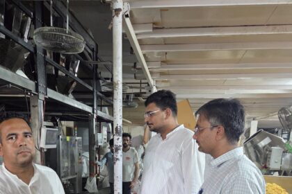 उपभोक्ता हितों की सुरक्षा के मद्देनजर नोखा रीको औद्योगिक क्षेत्र में डिब्बा बंद वस्तुओं का किया औचक निरीक्षण