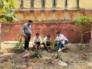 हरयालों राजस्थान अभियान के तहत भीनासर विद्यालय में 500 से अधिक पौधों का वितरण, विद्यार्थियों ने लिया पर्यावरण संरक्षण का संकल्प