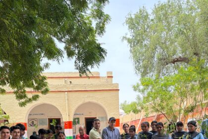 हरयालों राजस्थान अभियान के तहत भीनासर विद्यालय में 500 से अधिक पौधों का वितरण, विद्यार्थियों ने लिया पर्यावरण संरक्षण का संकल्प