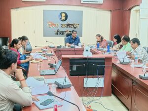 जिला कलेक्टर की अध्यक्षता में 'बेटी बचाओ-बेटी पढ़ाओ' सहित महिला सशक्तिकरण योजनाओं की समीक्षा बैठक आयोजित