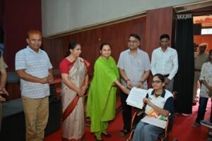 अलवर में आयोजित कार्यक्रम का हुआ सीधा प्रसारण, 435 युवाओं को मिले सरकारी नौकरियों के नियुक्ति पत्र