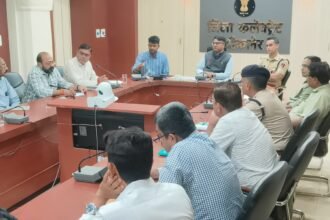 ज़िला कलेक्टर ने गैस वितरण व्यवस्था में सुधार और अवैध खनन पर कार्रवाई के दिए निर्देश