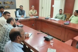 हरियालो राजस्थान अभियान के लक्ष्यों की पूर्ति के लिए मिशन मोड में करें कार्य : जिला कलेक्टर