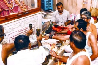 नगर सेठ लक्ष्मीनाथ मंदिर में चंचलेश्वर महादेव का रुद्राभिषेक, भजनों से गूंजा मंदिर परिसर