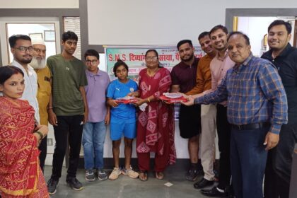 दिव्यांग खिलाड़ियों को राष्ट्रीय एवं अंतरराष्ट्रीय स्तर की प्रतियोगिताओं की तैयारी के लिए खेल सामग्री भेंट