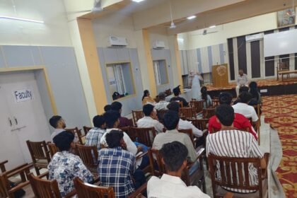 विद्यार्थियों के सर्वांगीण विकास के लिए ध्यान सत्र आयोजित