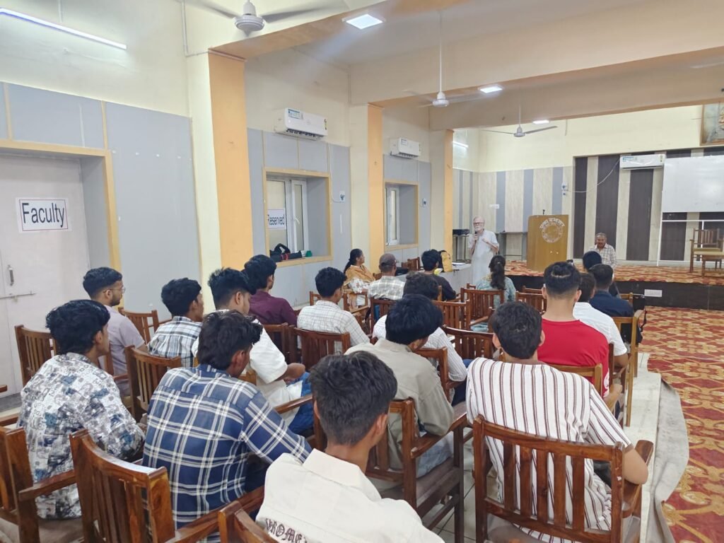 विद्यार्थियों के सर्वांगीण विकास के लिए ध्यान सत्र आयोजित