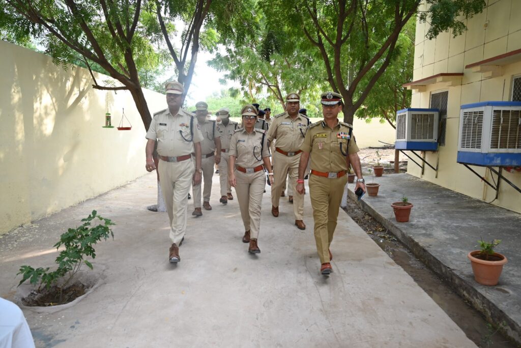 रेलवे सुरक्षा बल के महानिरीक्षक ने लालगढ़ पोस्ट एवं बैरक का किया निरीक्षण