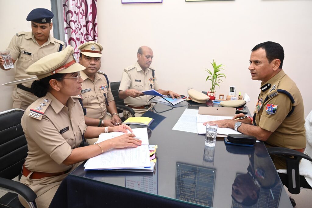 रेलवे सुरक्षा बल के महानिरीक्षक ने लालगढ़ पोस्ट एवं बैरक का किया निरीक्षण