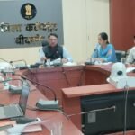 संपर्क पोर्टल की परिवेदनाओं का सात दिन में करें निस्तारण,जिला कलेक्टर ने संपर्क पोर्टल, फ्लैगशिप योजनाओं और बजट घोषणाओं की समीक्षा की