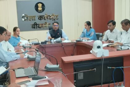 संपर्क पोर्टल की परिवेदनाओं का सात दिन में करें निस्तारण,जिला कलेक्टर ने संपर्क पोर्टल, फ्लैगशिप योजनाओं और बजट घोषणाओं की समीक्षा की