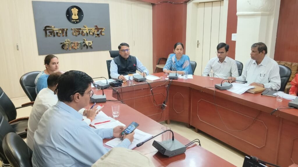 संपर्क पोर्टल की परिवेदनाओं का सात दिन में करें निस्तारण,जिला कलेक्टर ने संपर्क पोर्टल, फ्लैगशिप योजनाओं और बजट घोषणाओं की समीक्षा की