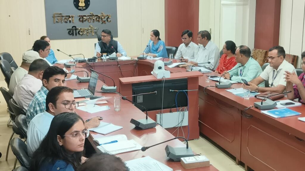 संपर्क पोर्टल की परिवेदनाओं का सात दिन में करें निस्तारण,जिला कलेक्टर ने संपर्क पोर्टल, फ्लैगशिप योजनाओं और बजट घोषणाओं की समीक्षा की