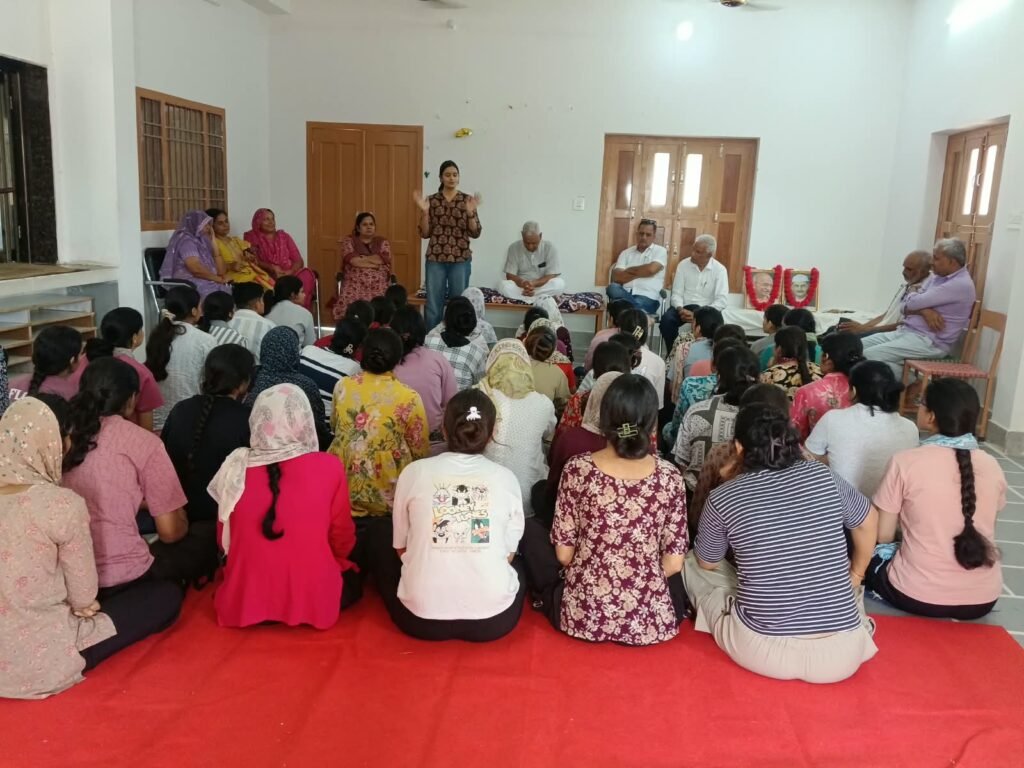 संत कर्मा बाई बालिका छात्रावास में गांधी एवं शास्त्री जयंती मनाई, दैनिक जीवन में गांधी के विचार अपनाने का आह्वान