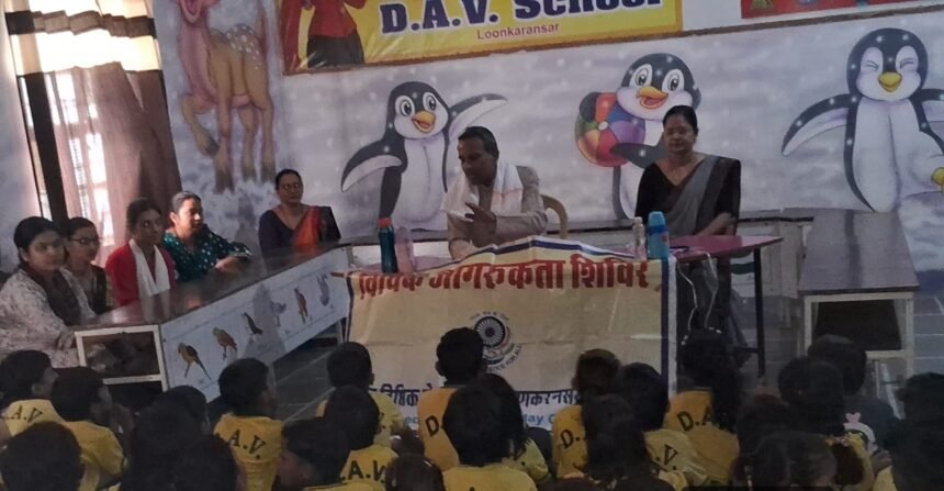 अजनबी से दोस्ती नहीं, साइबर ठगी से रहें सावधान