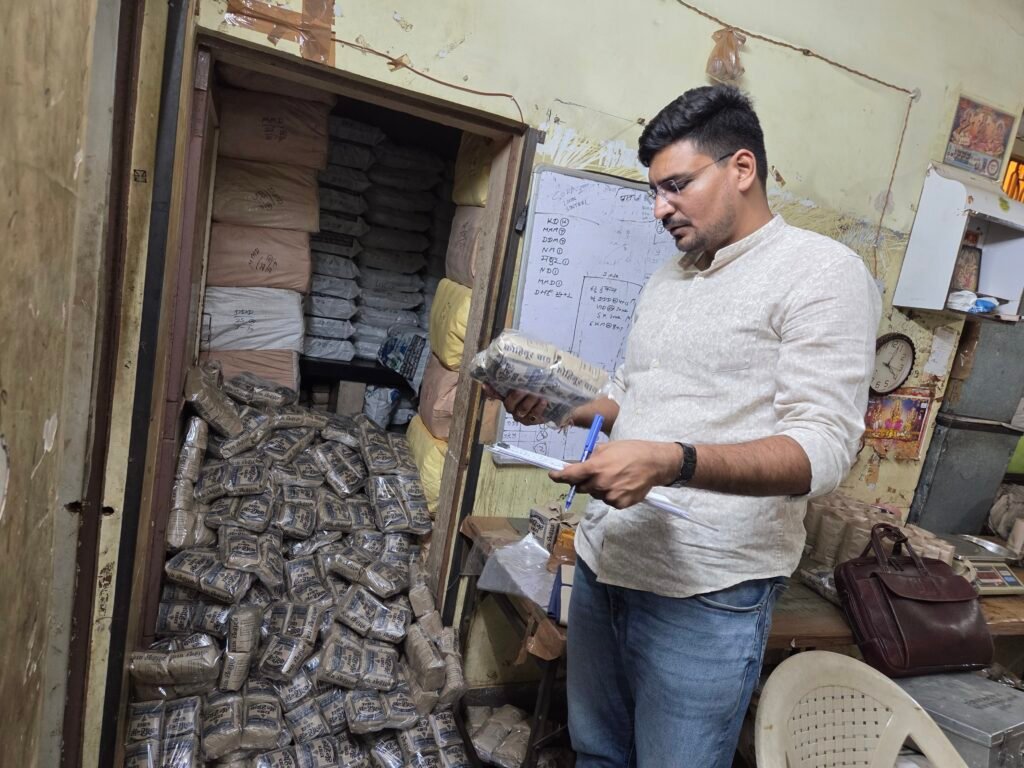उपभोक्ता हितों की सुरक्षा को लेकर विभाग सख्त, बीकानेर में औद्योगिक इकाइयों पर औचक निरीक्षण