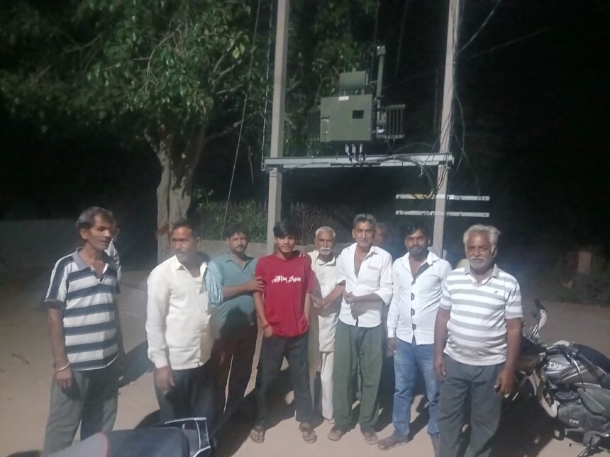 मोमासर वार्ड नं. 11 में 3 साल पुराने बिजली संकट का अंत