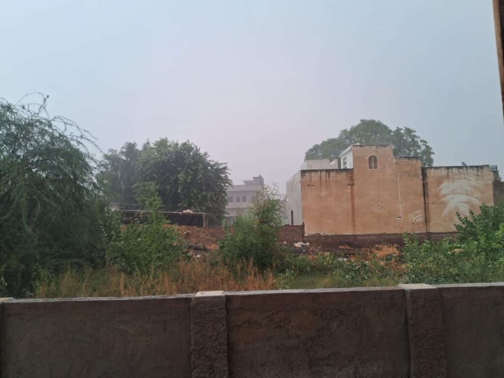 लूणकरणसर में तेज तूफानी हवाओं के साथ गिरे ओले, आधे घंटे की बारिश से सड़कें जलमग्न